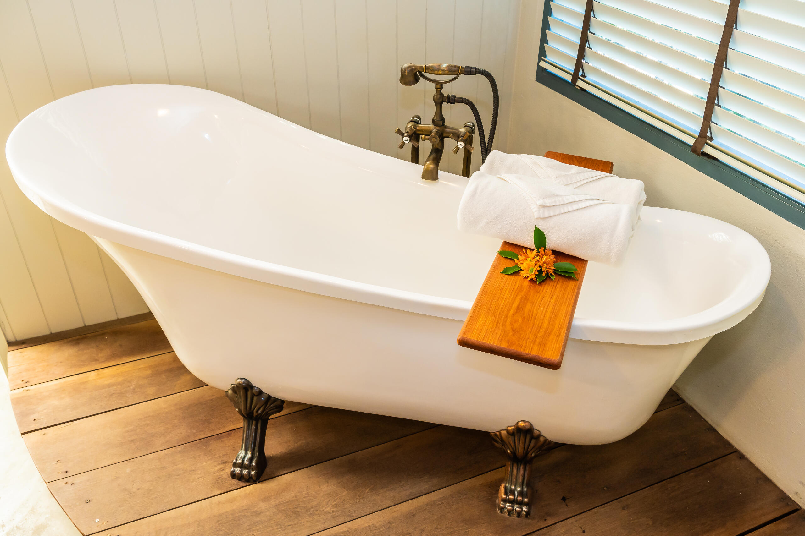 Expert bath re-enamelling in Cardiff